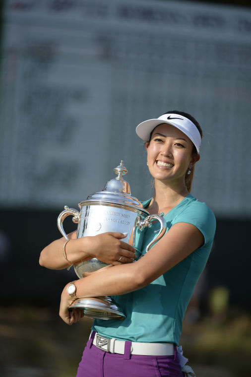 Open Daily Wie with trophy